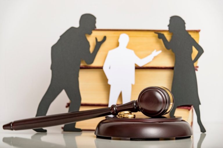 Mediation vs. Litigation in Family Law. Silhouette Symbol Family Law Proceedings.